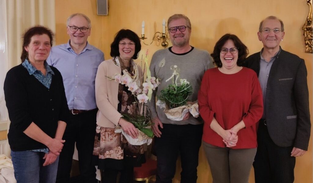 Dorothee Menzner, Jürgen Gerisch, Ute Lamla, Cord Dreyer, Aniela Baumann und Charly Schatz-Wanek auf einem freundlichen Gruppenfoto.