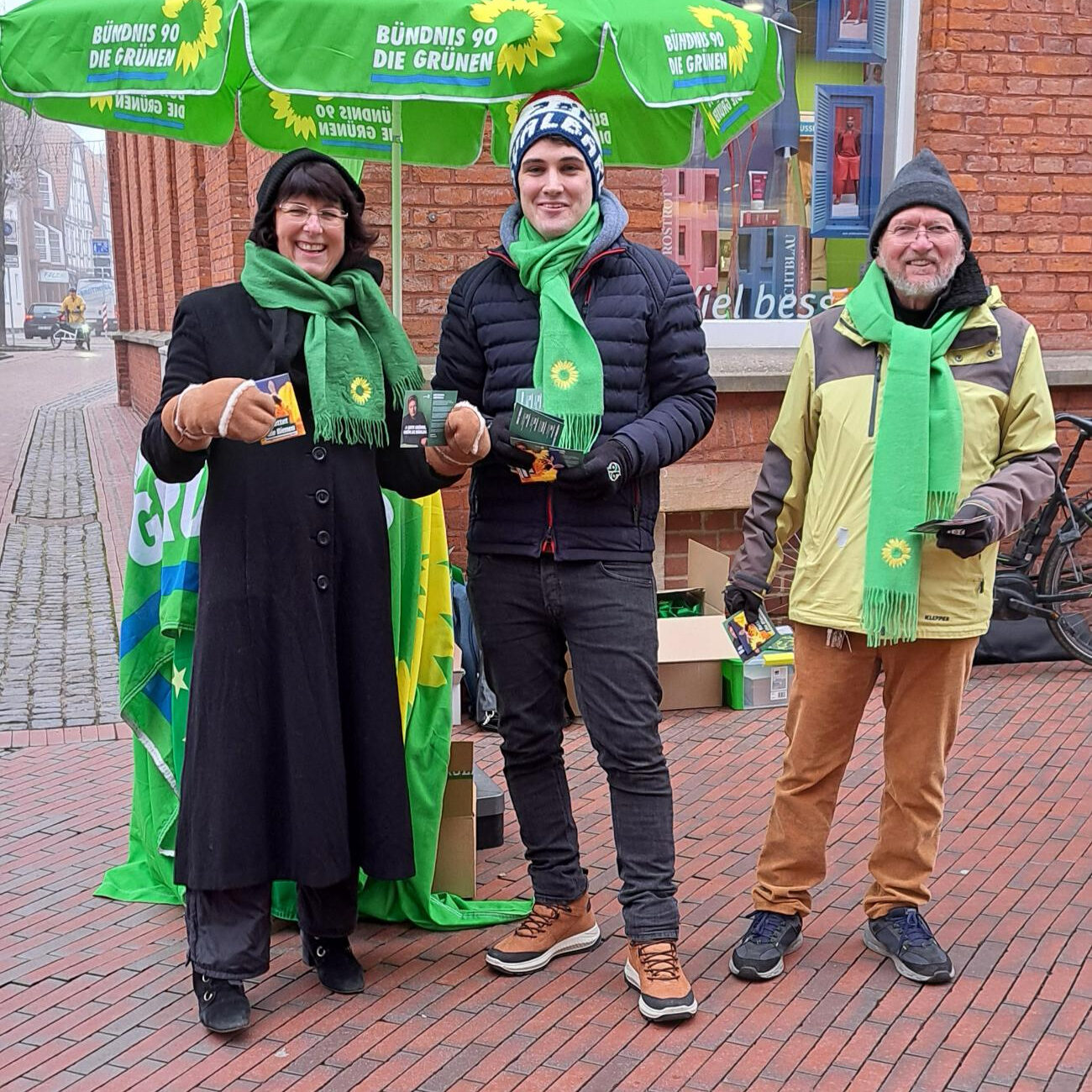 Bundestagswahl 2025 - Grüner Wahlstand in der Fußgängerzone Neustadt am Rübenberge