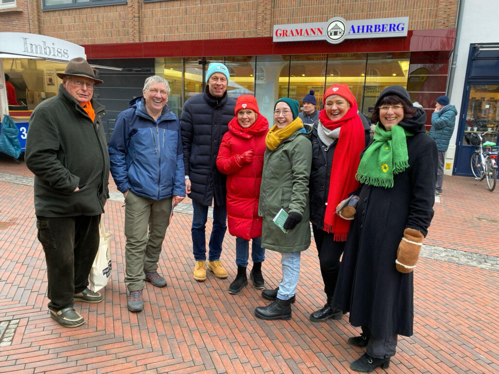 Bundestagswahl 2025 - Grüner Wahlstand in der Fußgängerzone Neustadt am Rübenberge