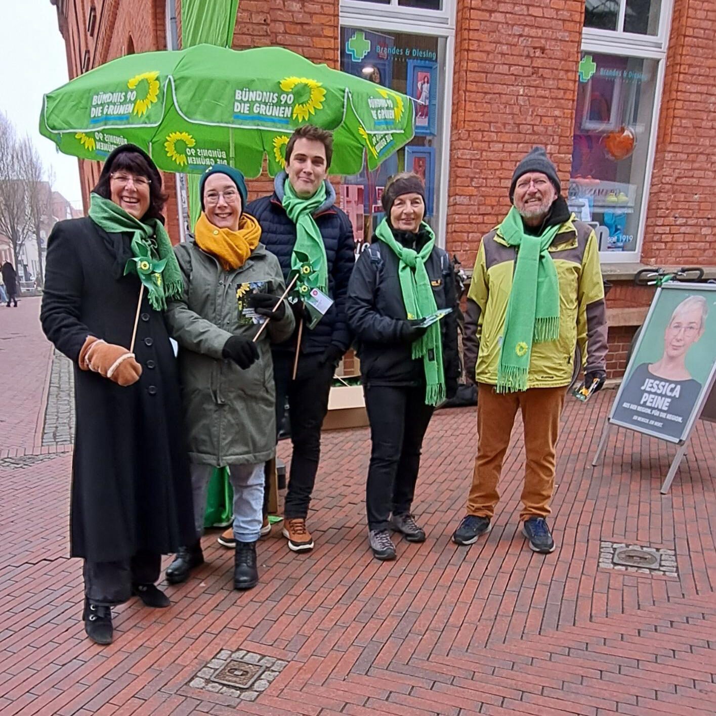 Bundestagswahl 2025 - Grüner Wahlstand in der Fußgängerzone Neustadt am Rübenberge