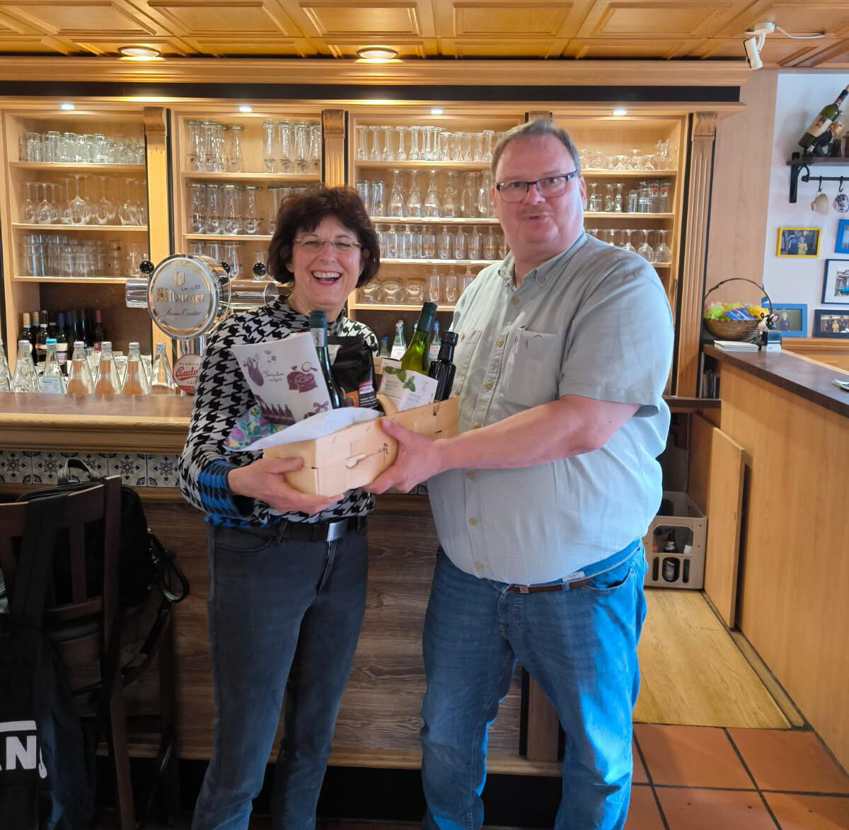 Der Ratskeller feiert sein 30-jähriges Jubiläum. Unser Ortsverband hat gratuliert.