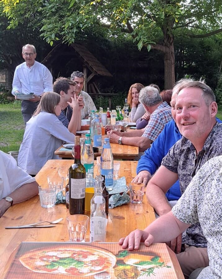 Grüne Sommersause 2025 Bei bestem Sommerwetter trafen sich viele Neustädter Grüne kurz vor dem Beginn der Sommerferien.